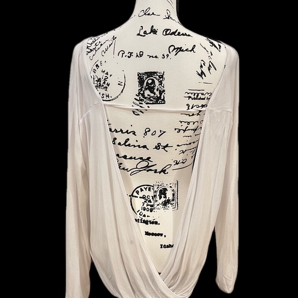 COPIED: Oh so cute ZYIA NAMASTE WHITE T. - Picture 6 of 6